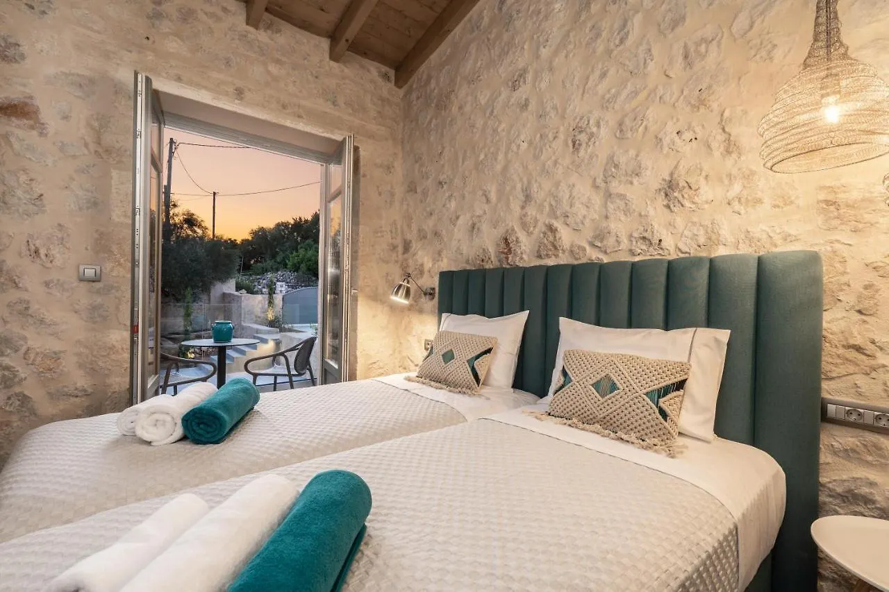 Villa Dafni 0*, Defaranata